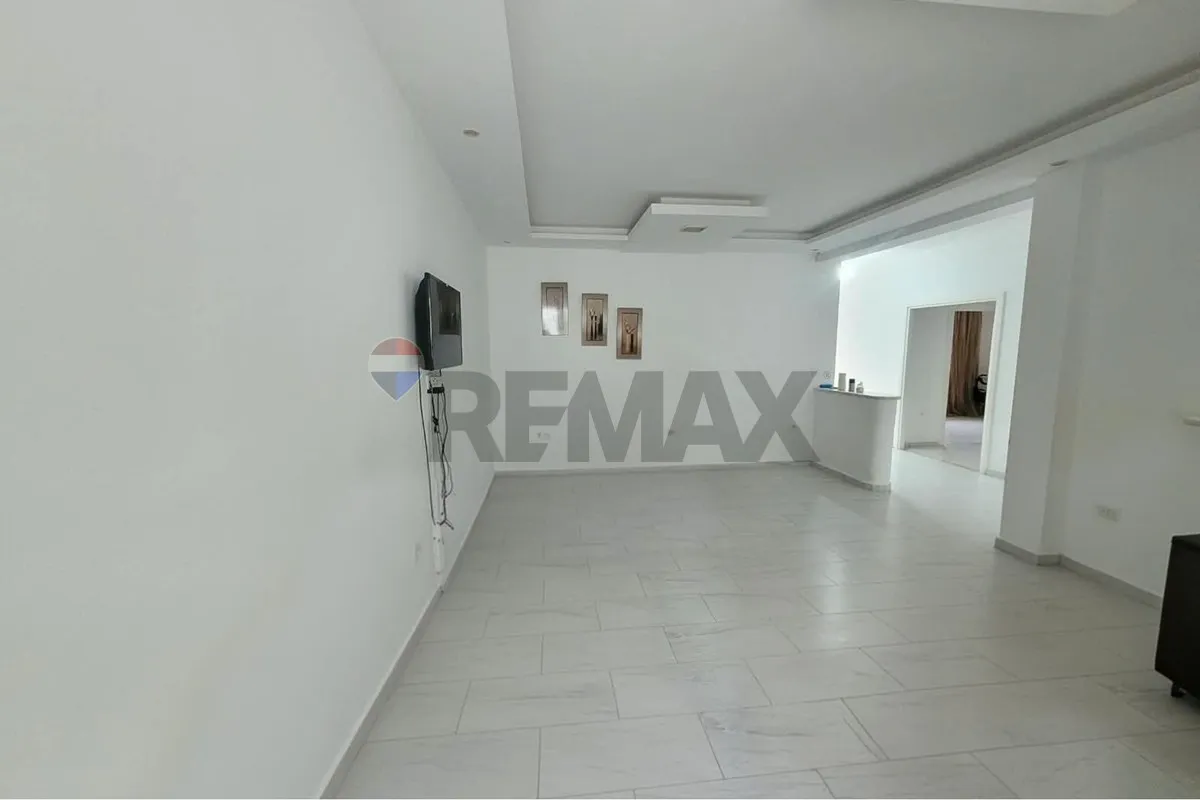 A vendre un Grand Appartment S+3 avec Jardin et garage à BizerteTitre bleu – Vue dégagée