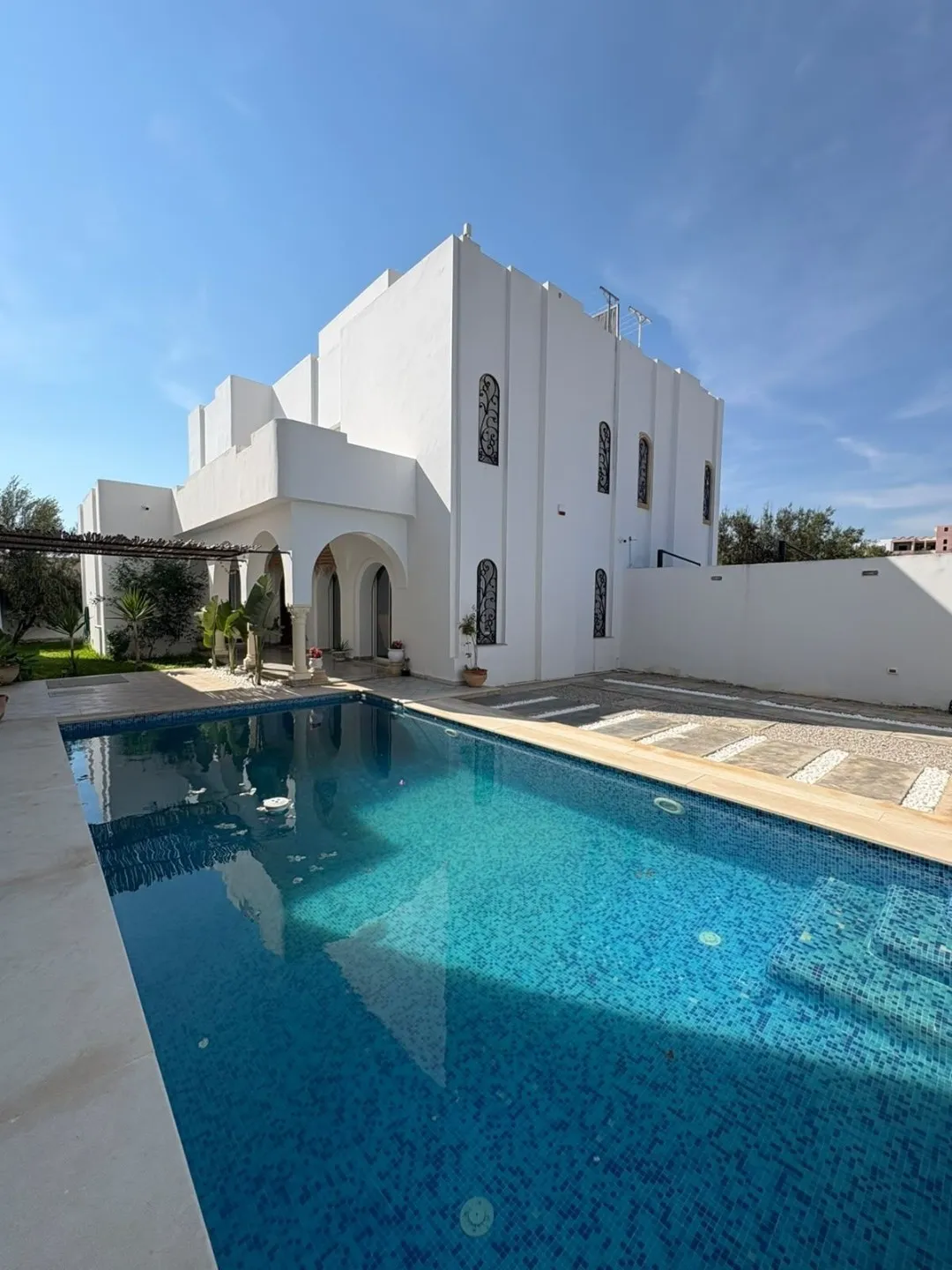 Location Annuelle : Villa Duplex S+3 Avec Piscine à Mrezga, Hammamet Nord