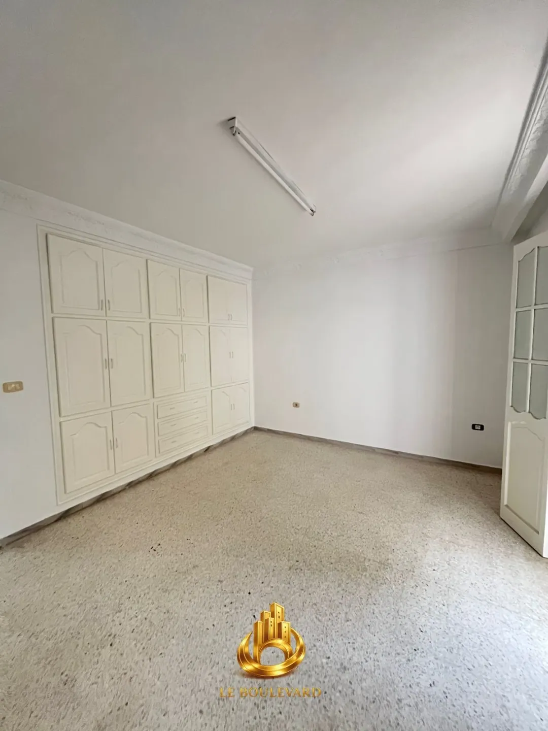 A Louer Villa S+5 Vide Avec Jardin à Cité El Riadh, Nabeul