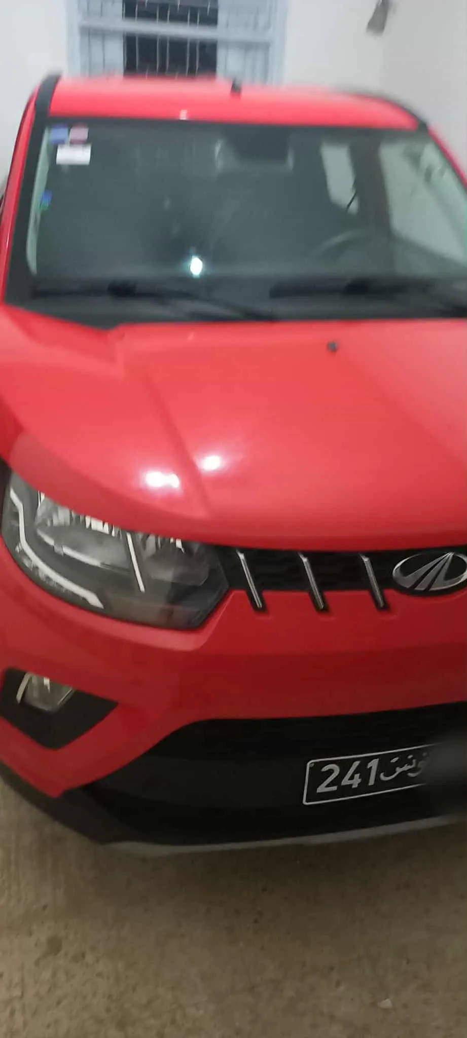 Mahindra kuv 100 k8