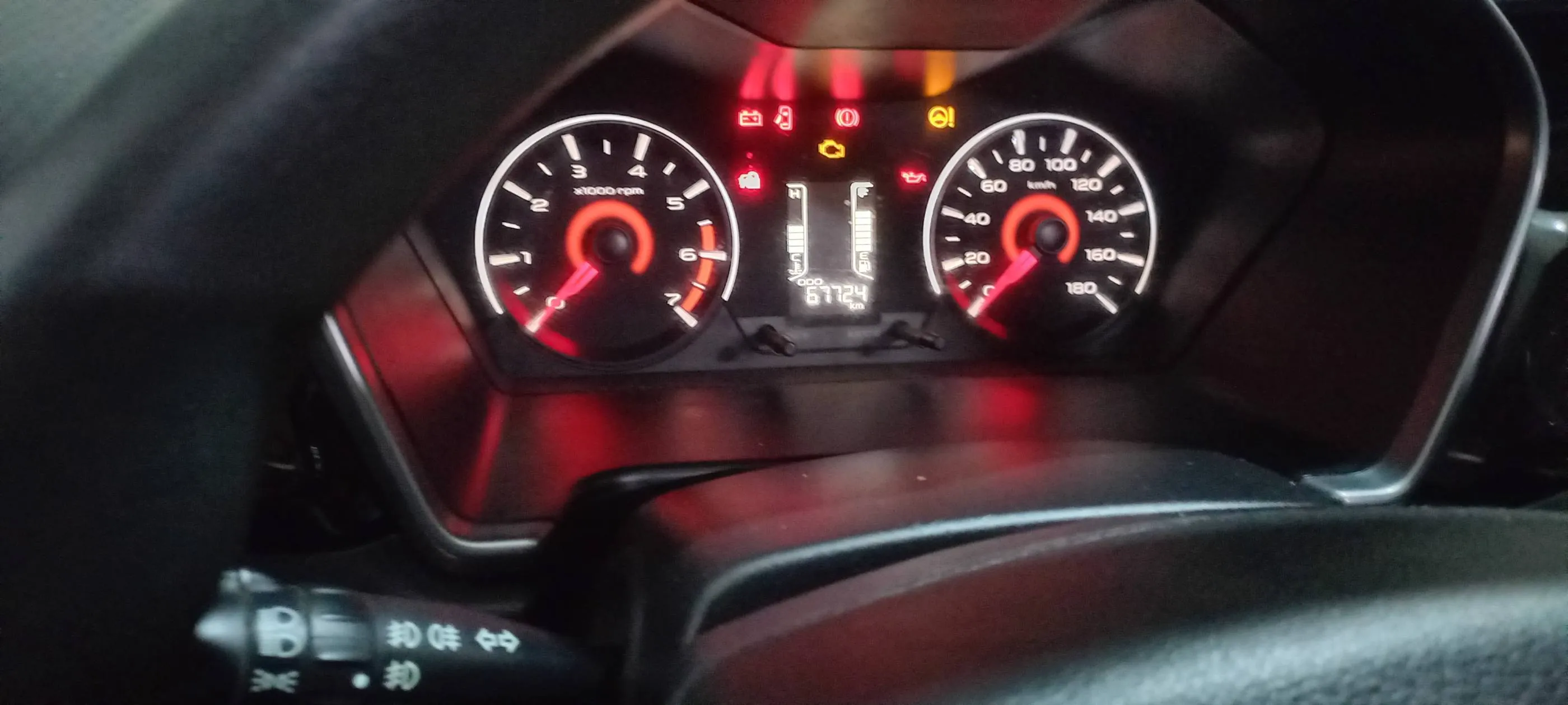 Mahindra kuv 100 k8