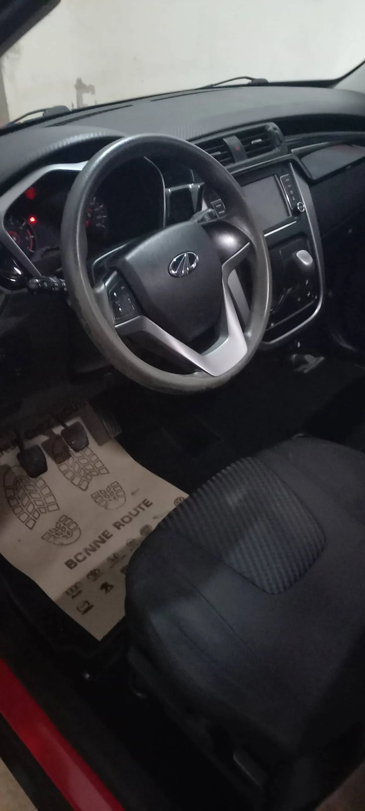 Mahindra kuv 100 k8