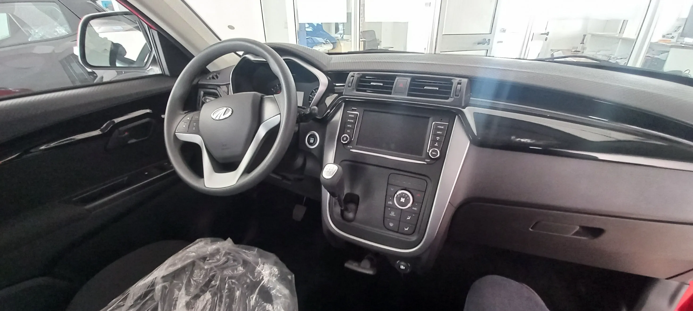 Mahindra kuv 100 k8
