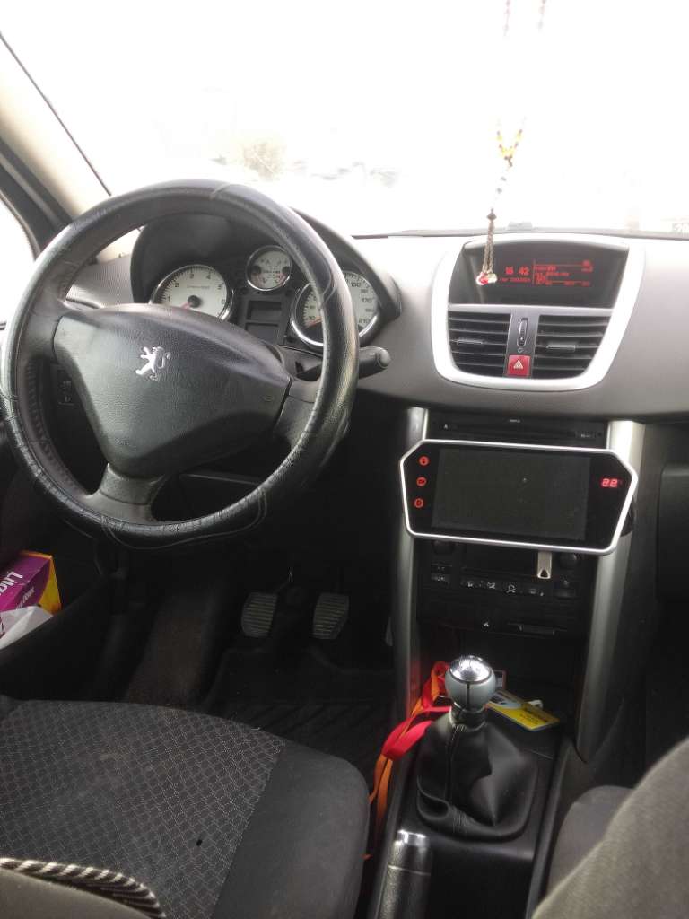 Peugeot 207 on bonne état Anne 2008 