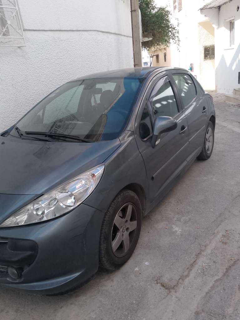 Peugeot 207 on bonne état Anne 2008 