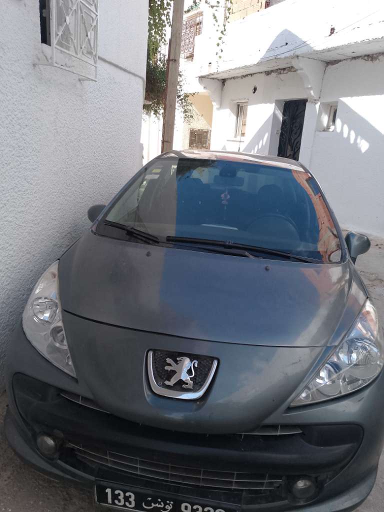 Peugeot 207 on bonne état Anne 2008 