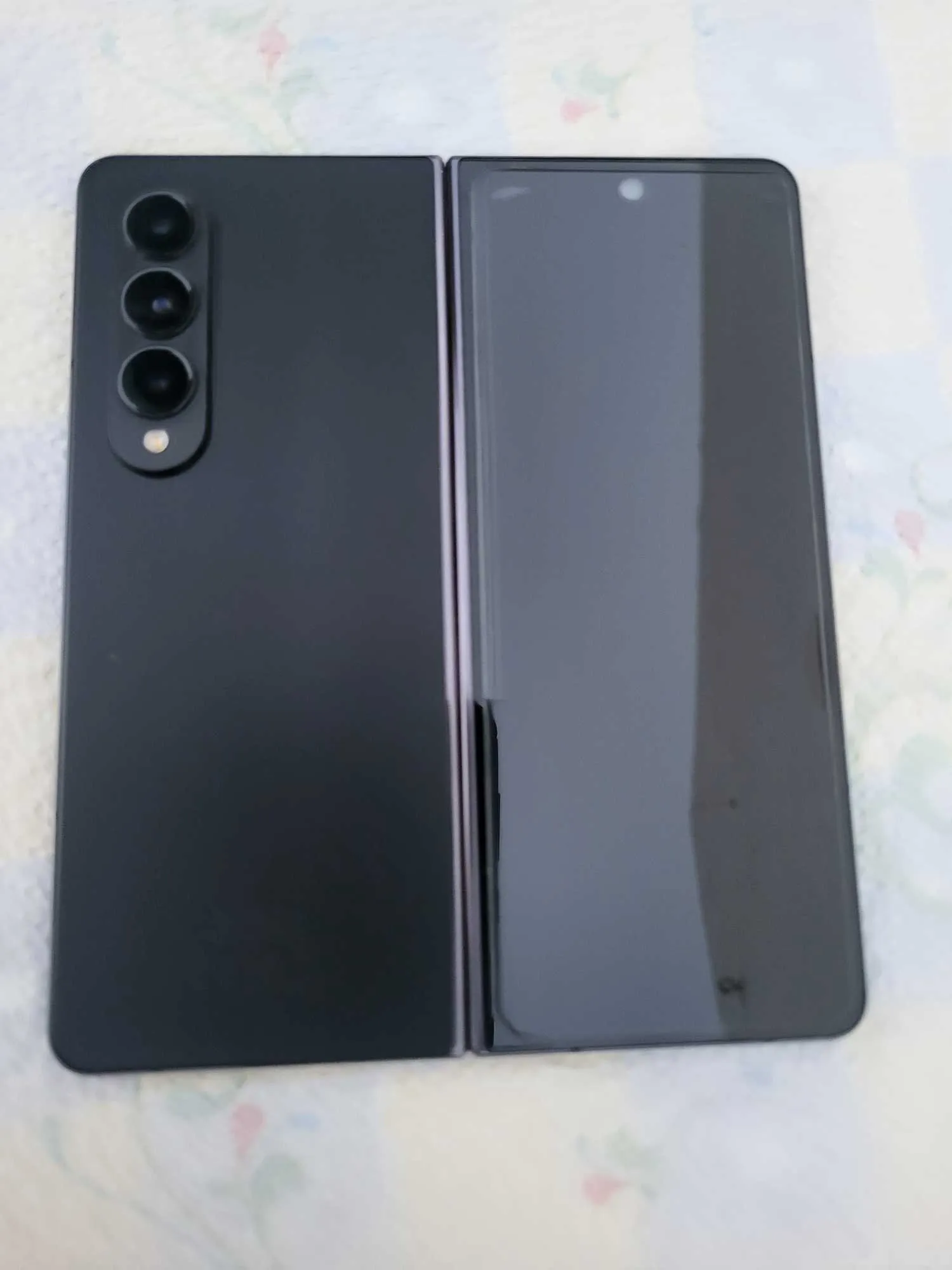 sumsung galaxy Z fold4