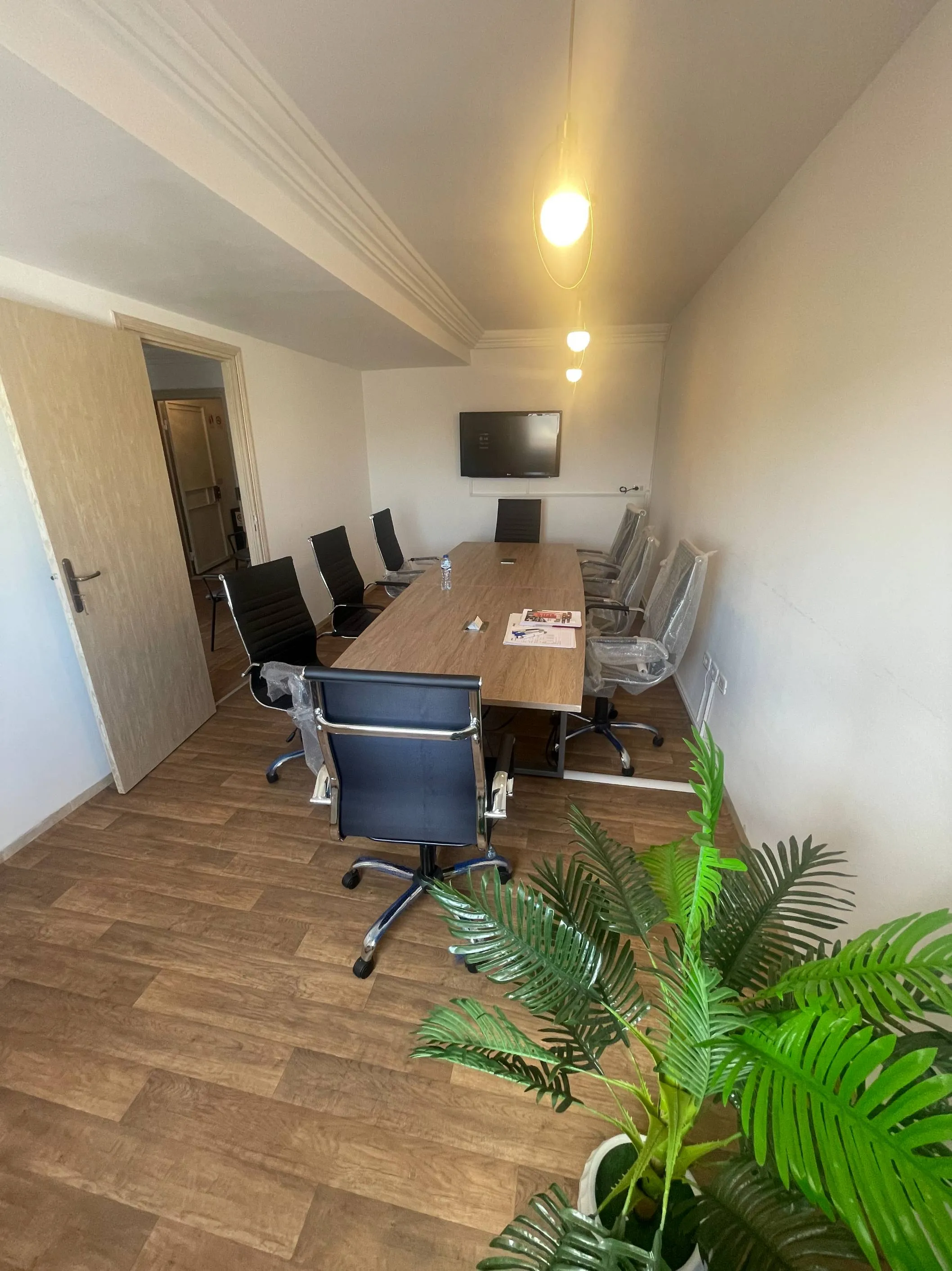 À LOUER – APPARTEMENT BUREAUTIQUE À MENZAH 8, TUNIS
