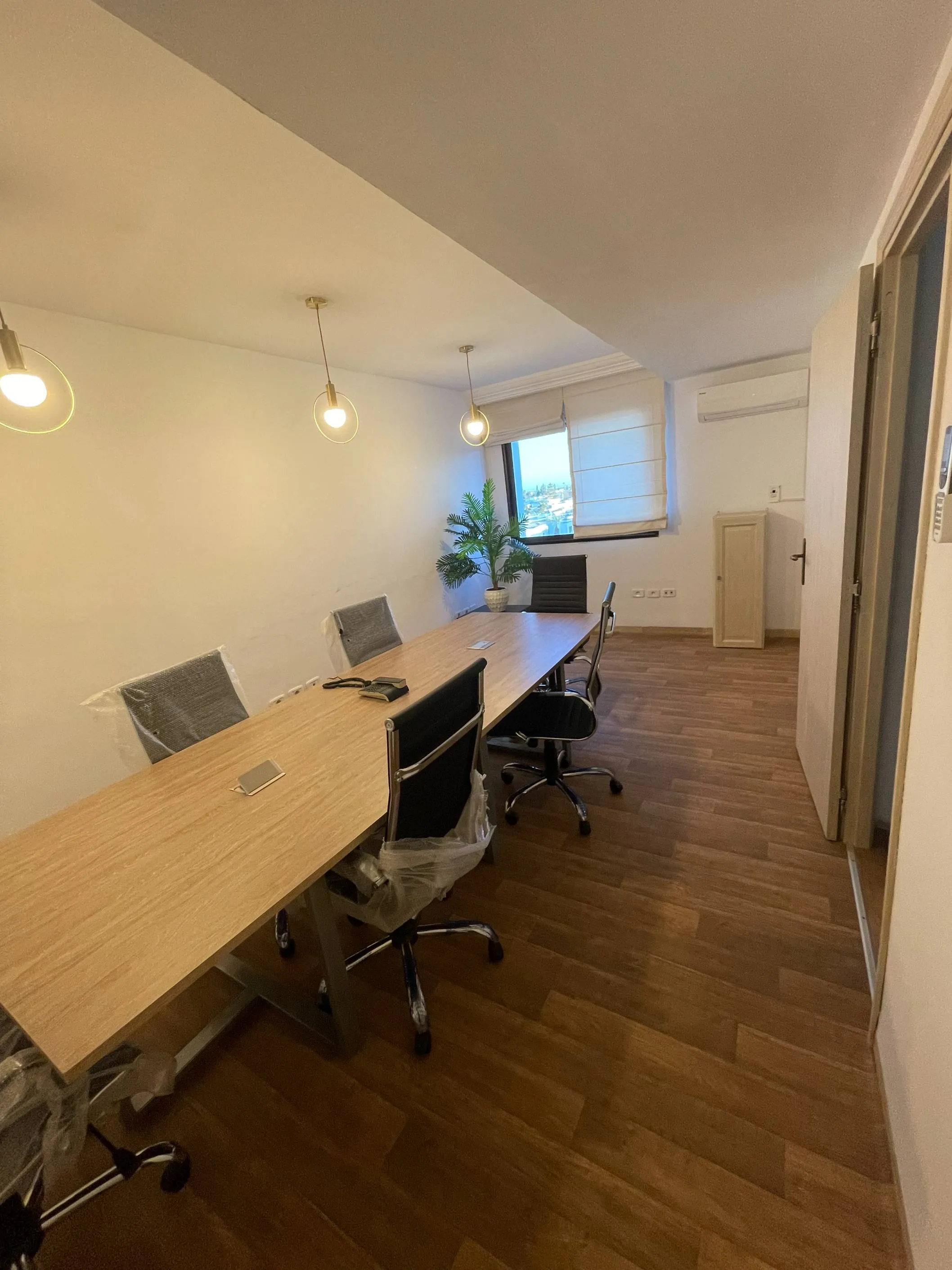 À LOUER – APPARTEMENT BUREAUTIQUE À MENZAH 8, TUNIS