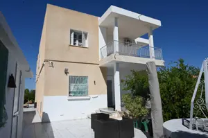 À vendre – Belle maison à Sfax Route de Gabès d’une superficie totale de 1200m² : 400m² habitable & 800 m² de terrain