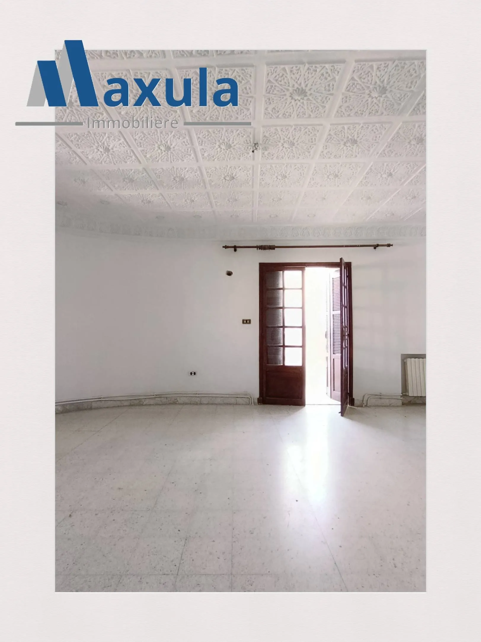 À VENDRE SPACIEUSE VILLA EN R+2 À RADES MELIANE 1