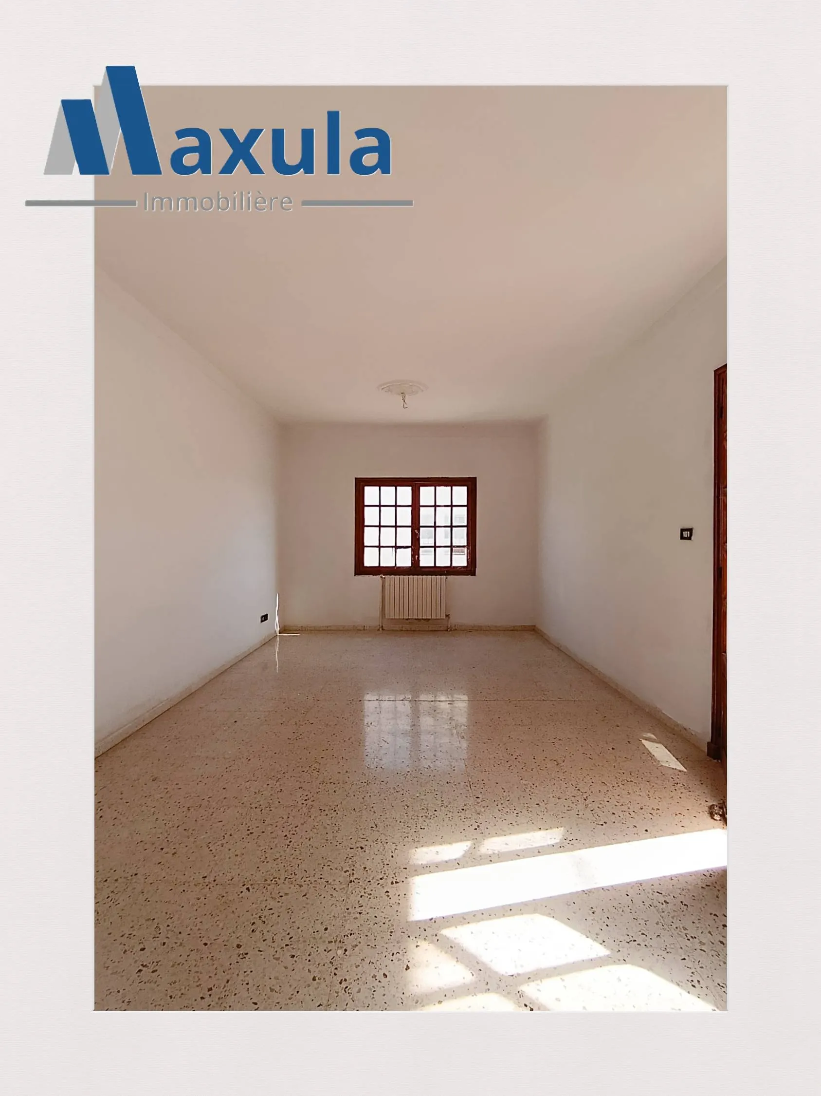 À VENDRE SPACIEUSE VILLA EN R+2 À RADES MELIANE 1