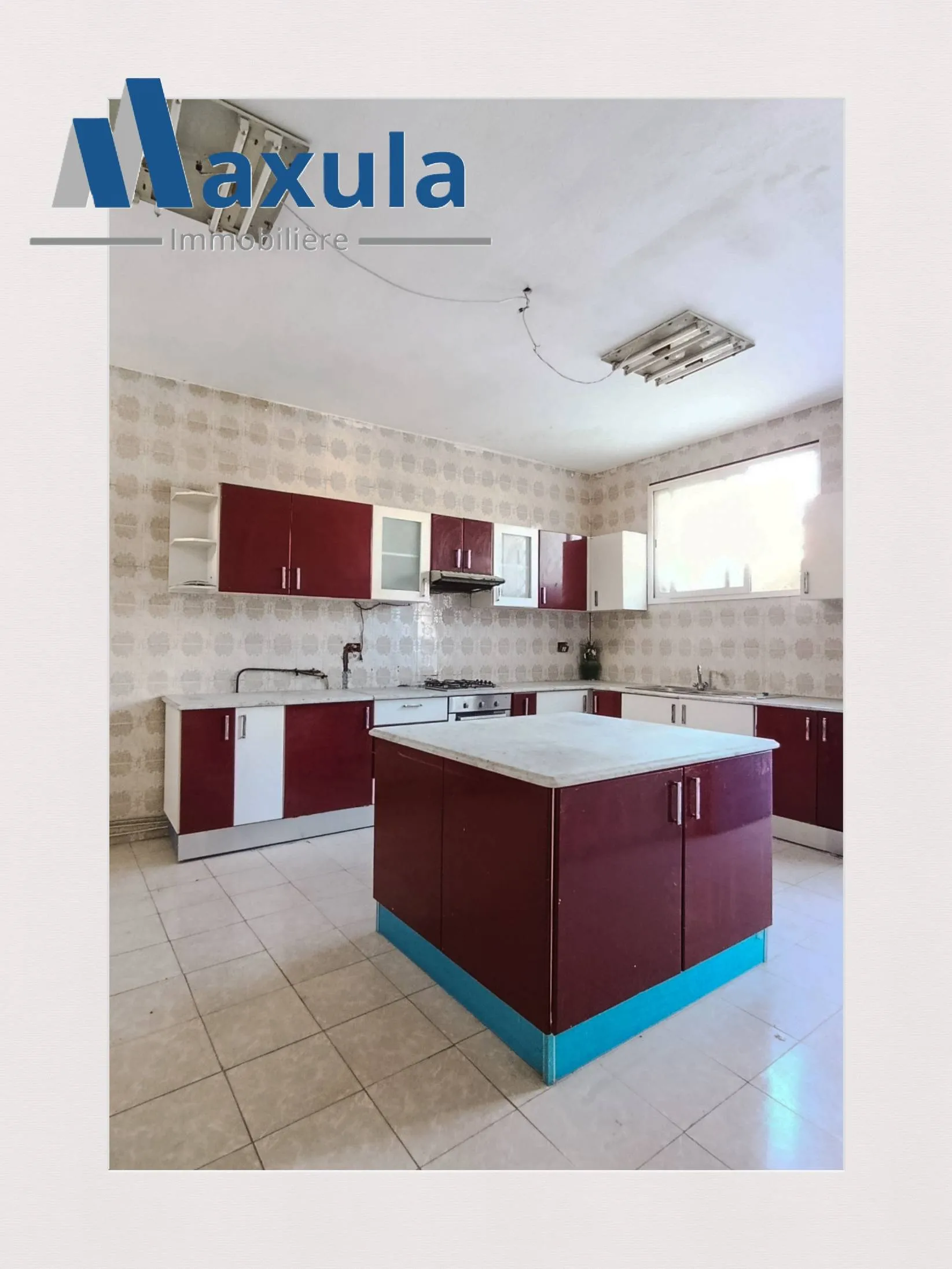 À VENDRE SPACIEUSE VILLA EN R+2 À RADES MELIANE 1