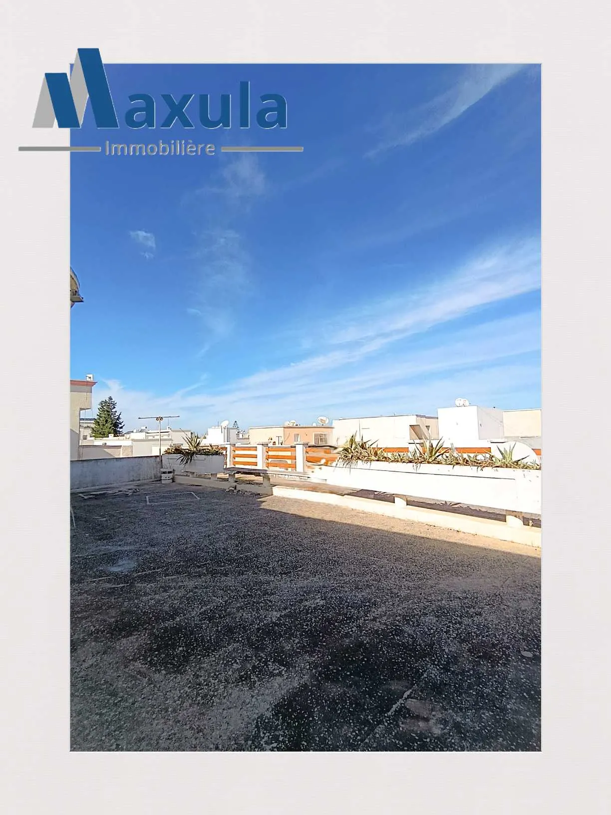 À VENDRE SPACIEUSE VILLA EN R+2 À RADES MELIANE 1