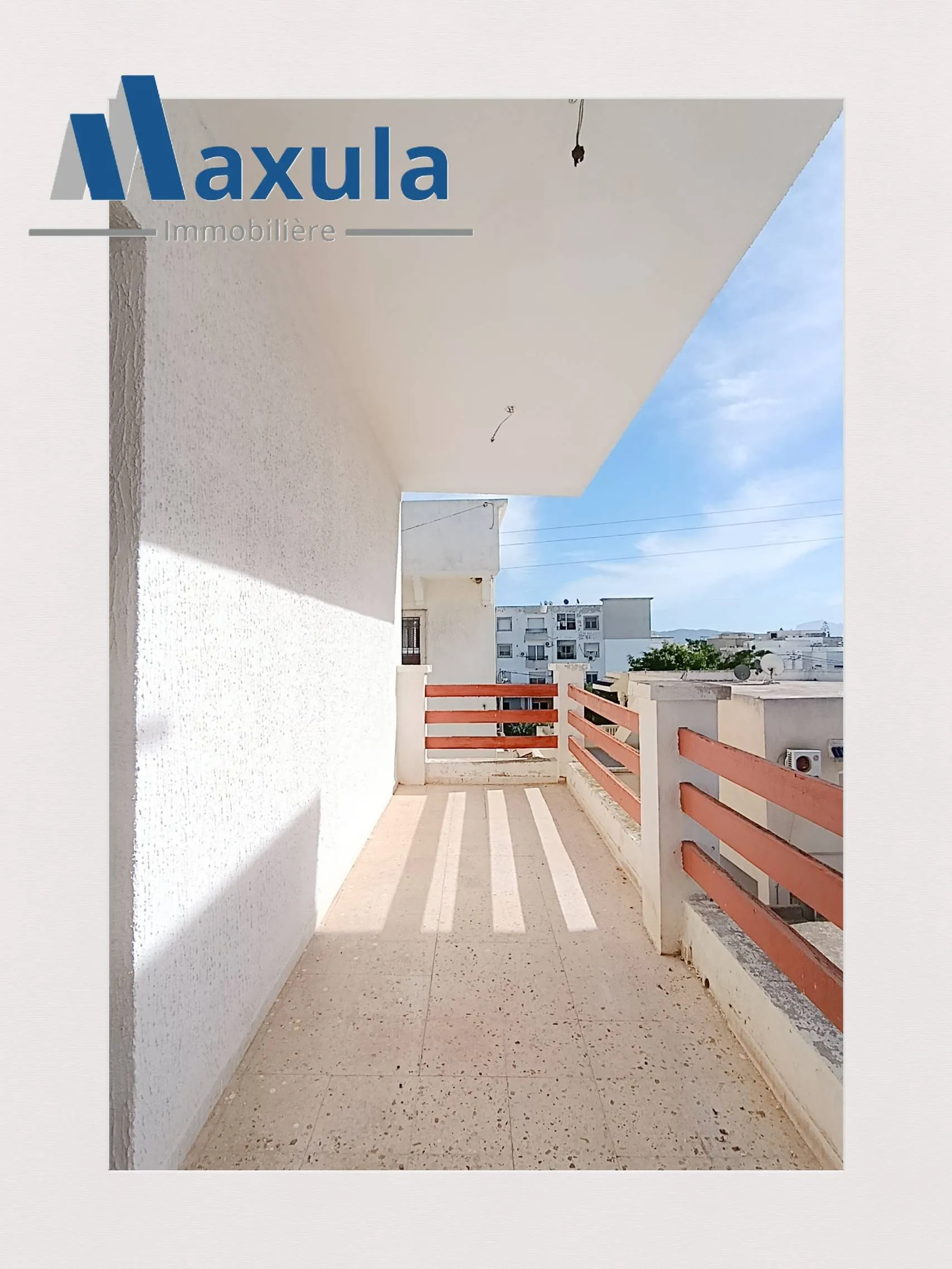 À VENDRE SPACIEUSE VILLA EN R+2 À RADES MELIANE 1