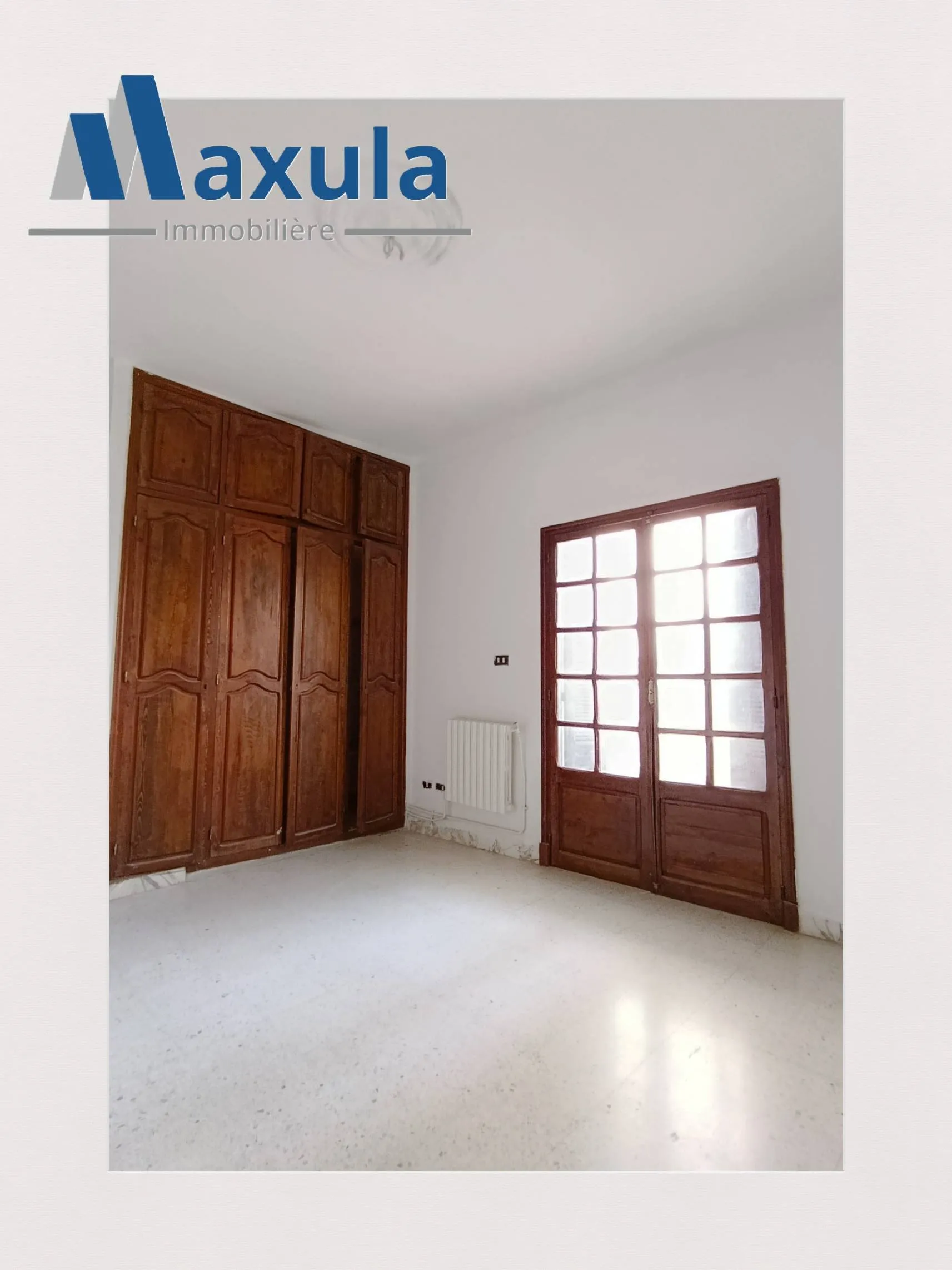 À VENDRE SPACIEUSE VILLA EN R+2 À RADES MELIANE 1