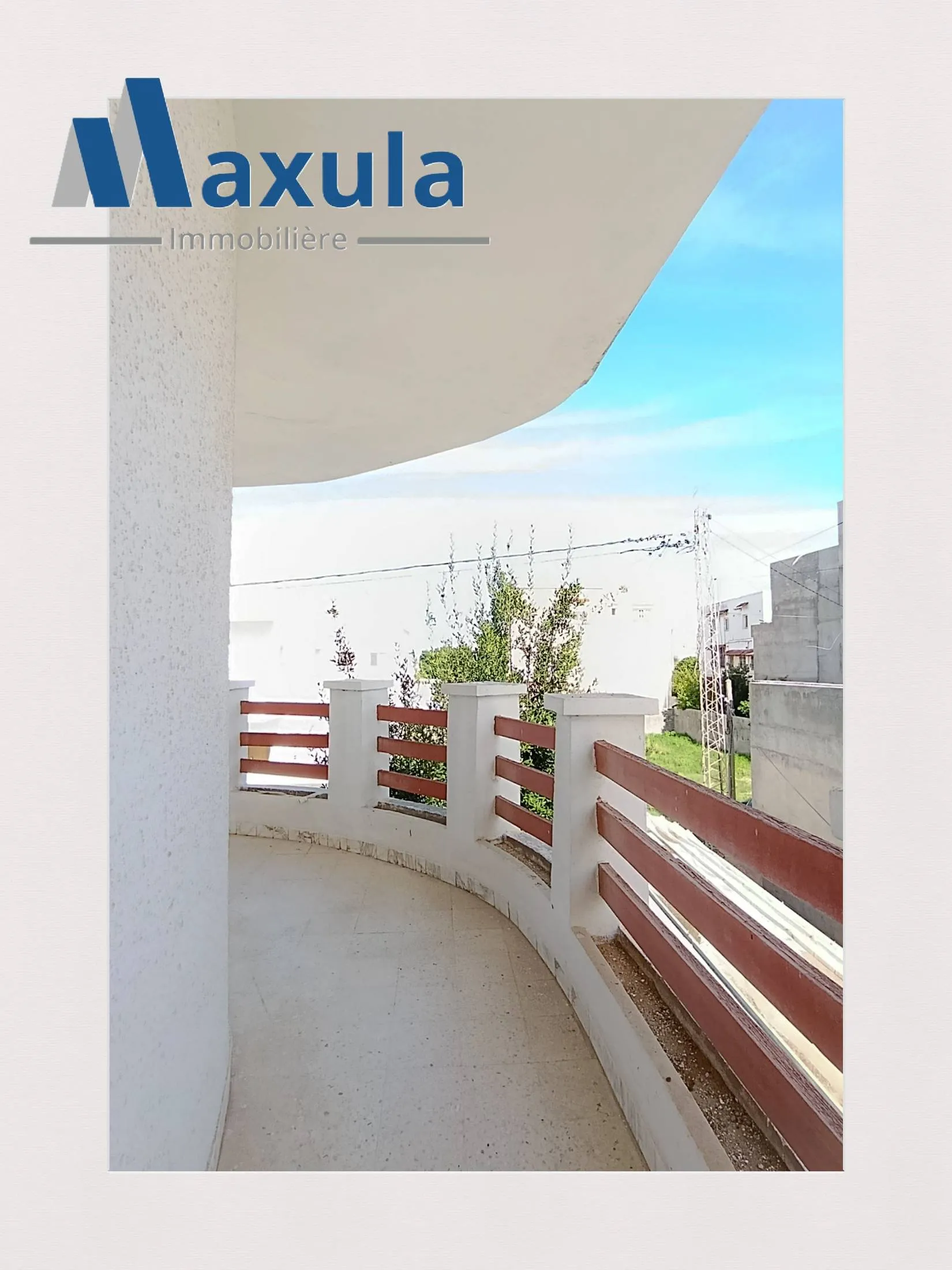 À VENDRE SPACIEUSE VILLA EN R+2 À RADES MELIANE 1