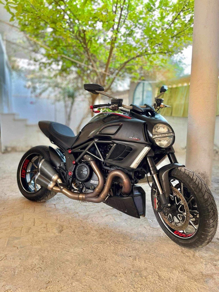Ducati Diavel édition carbone