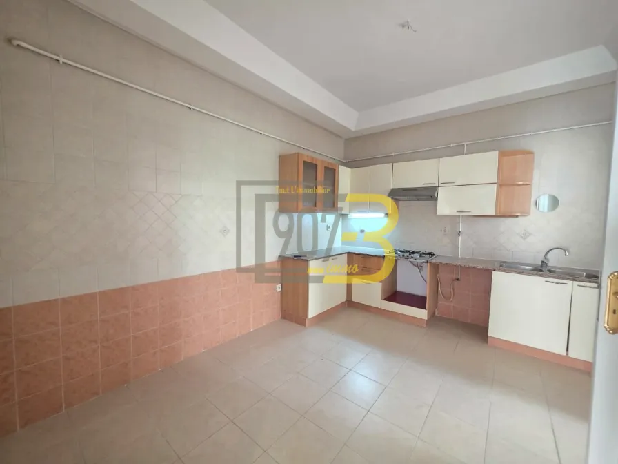 A Vendre Appartement S+3 – Cité Ennasr