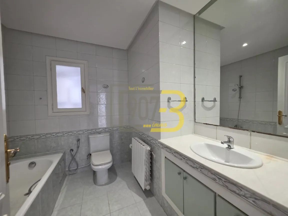 A Vendre Appartement S+3 – Cité Ennasr
