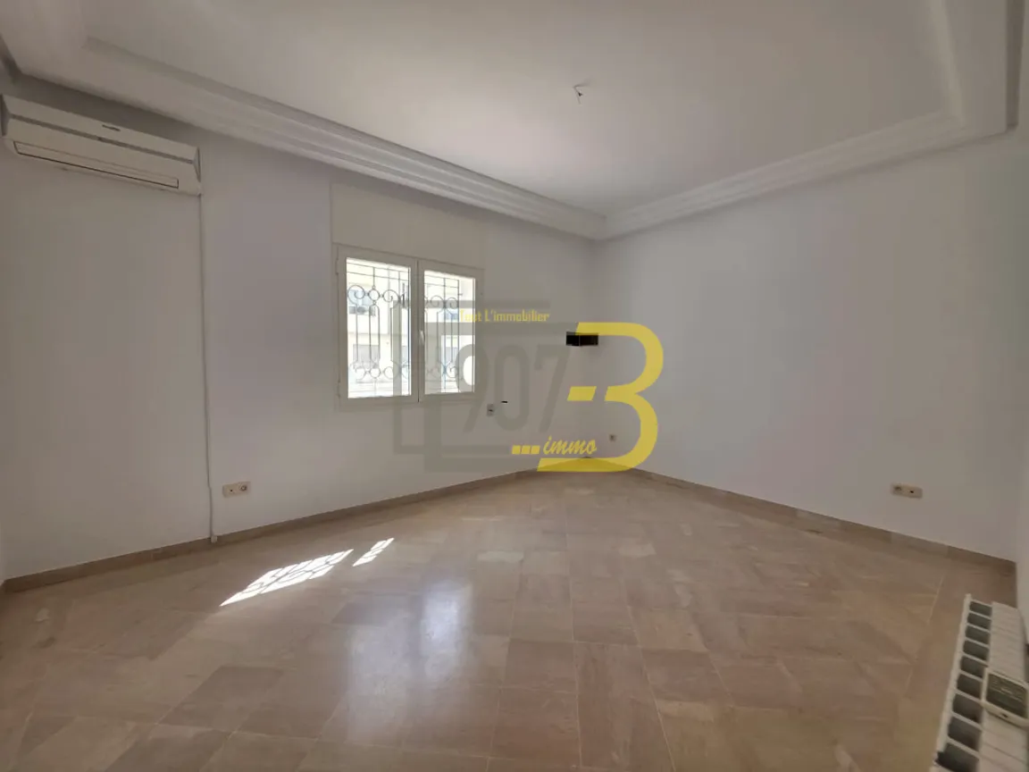 A Vendre Appartement S+3 – Cité Ennasr