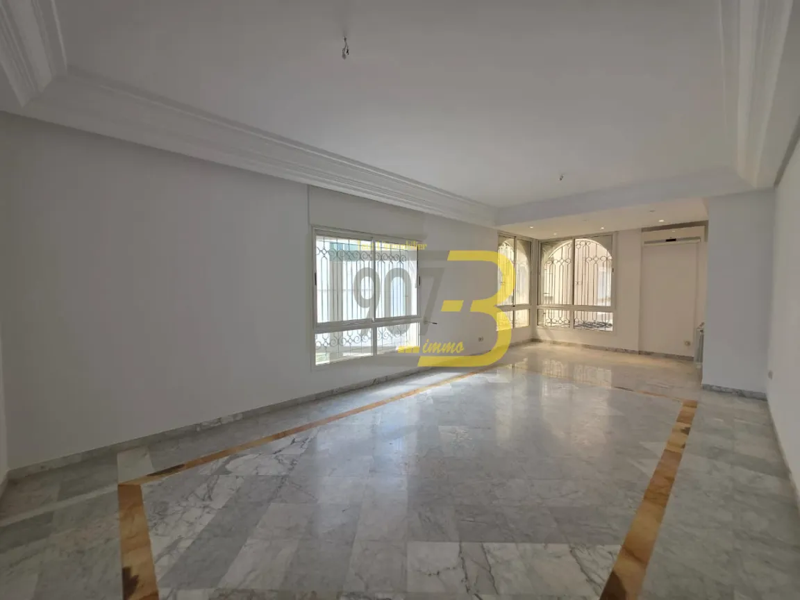 A Vendre Appartement S+3 – Cité Ennasr