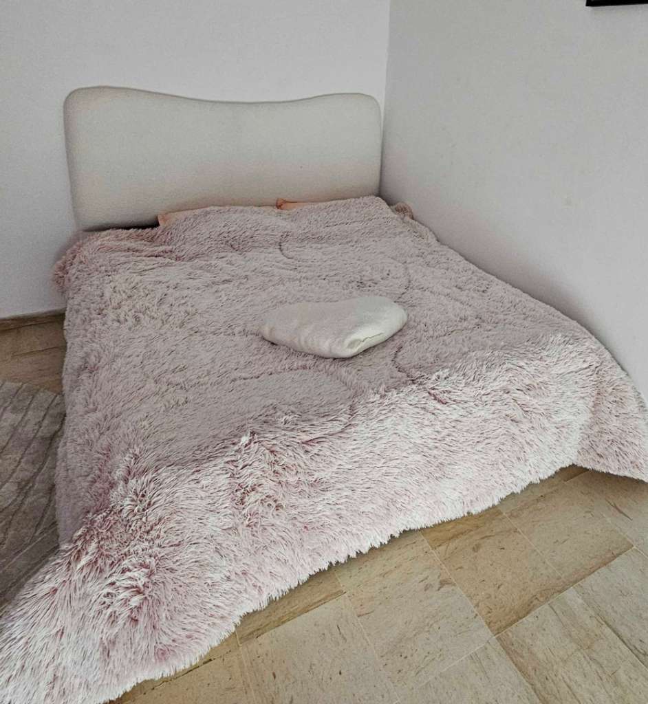 Lit Capitonné King Size avec Matela