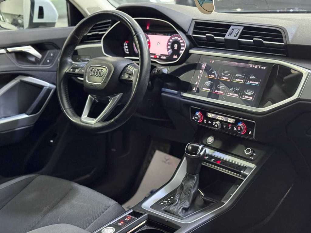 AUDI Q3 TU238