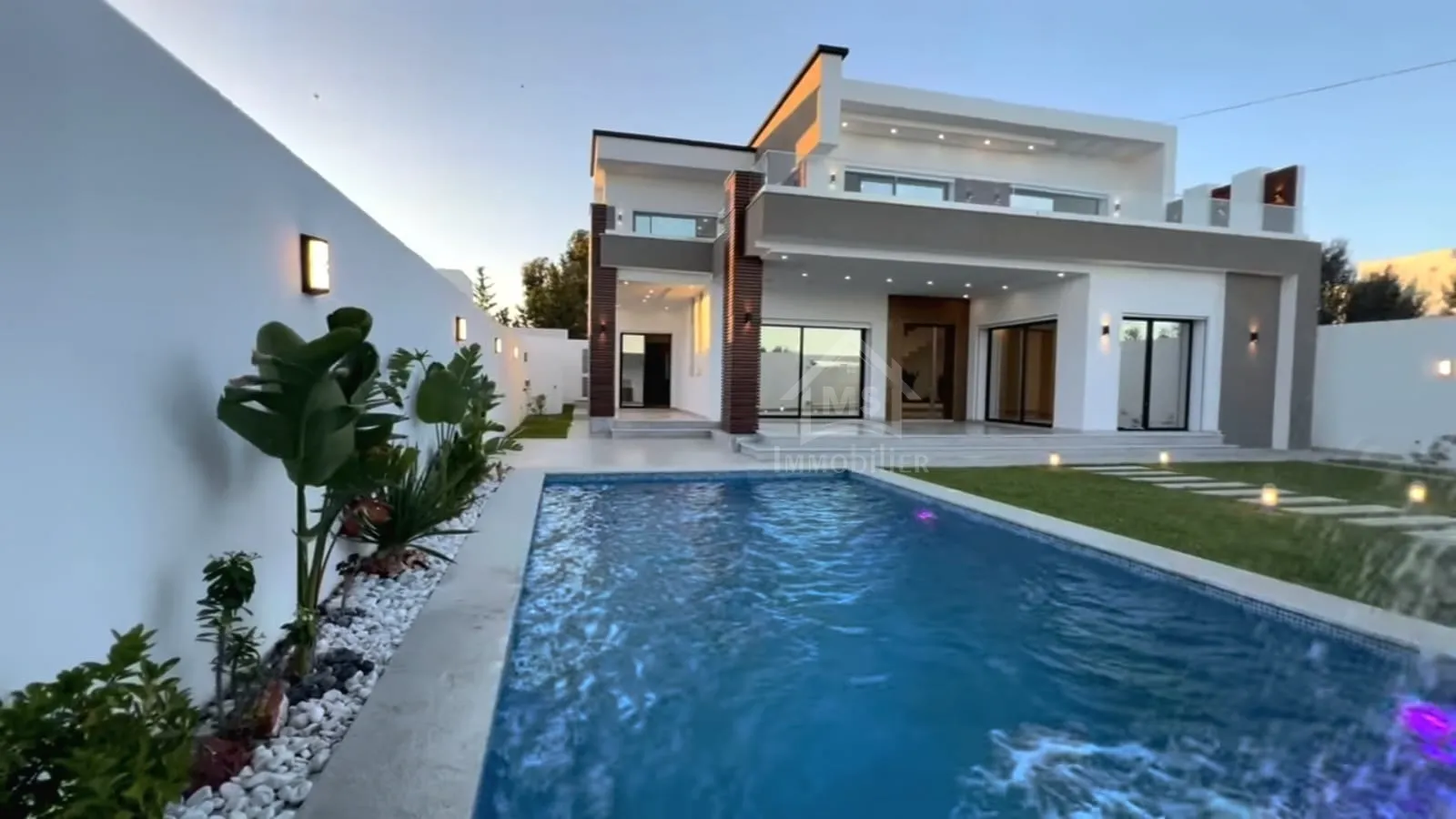 Villa S+4 toute neuve avec piscine à vendre à Hammamet Sud 51355351