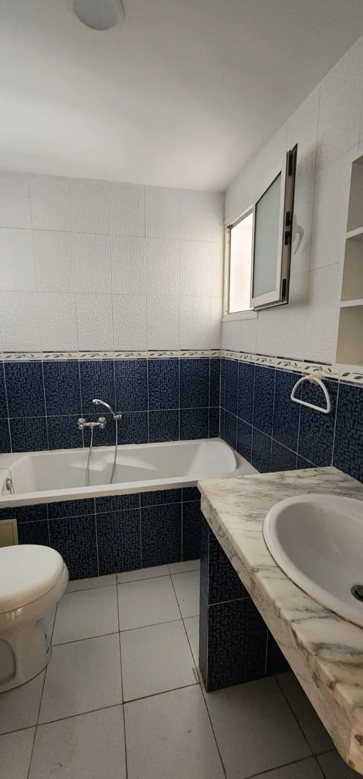 S+2 spacieux 112m² à louer – Jardin de Laouina avec place parking sous-sol