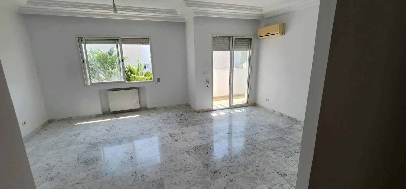S+2 spacieux 112m² à louer – Jardin de Laouina avec place parking sous-sol