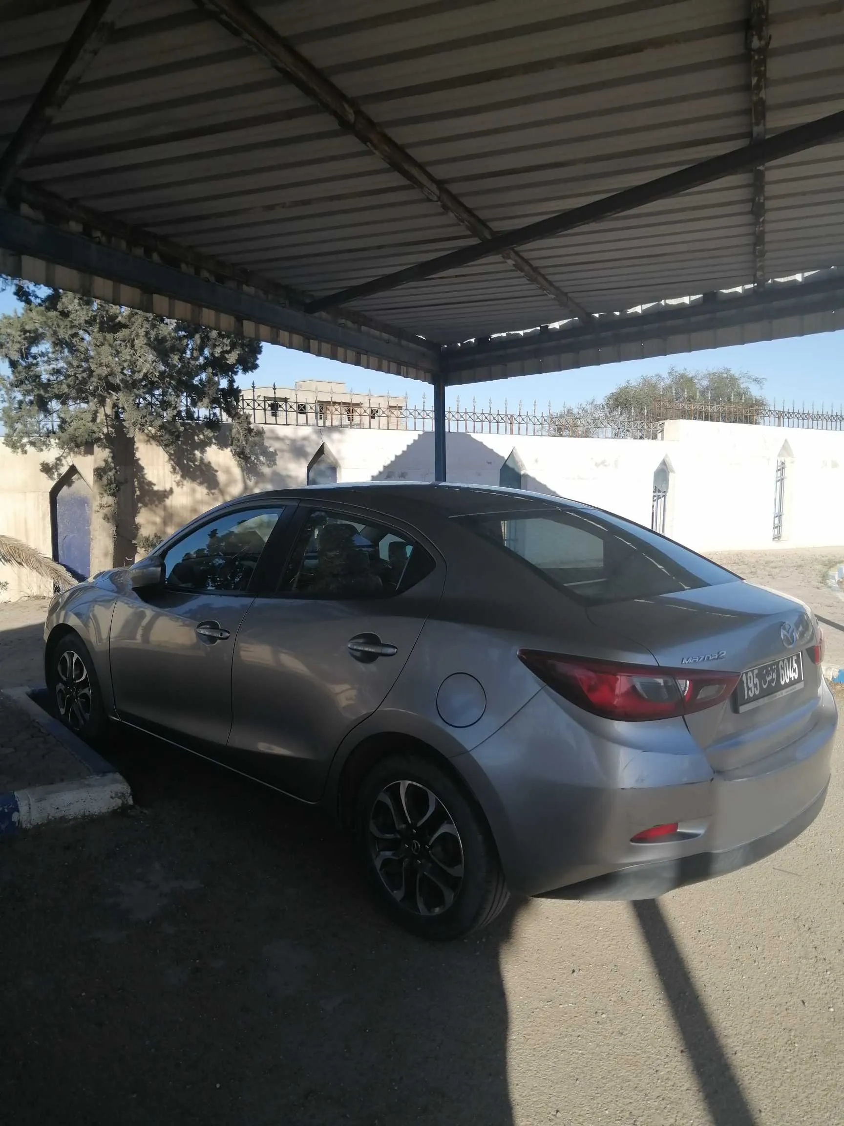 Mazda2 berline bien entretenue toujours en sous sol à l’abri du soleil et des pluies