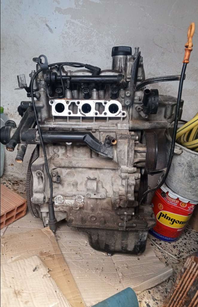 Moteur polo 5 simple arbracame avec boite vitesse et compressur