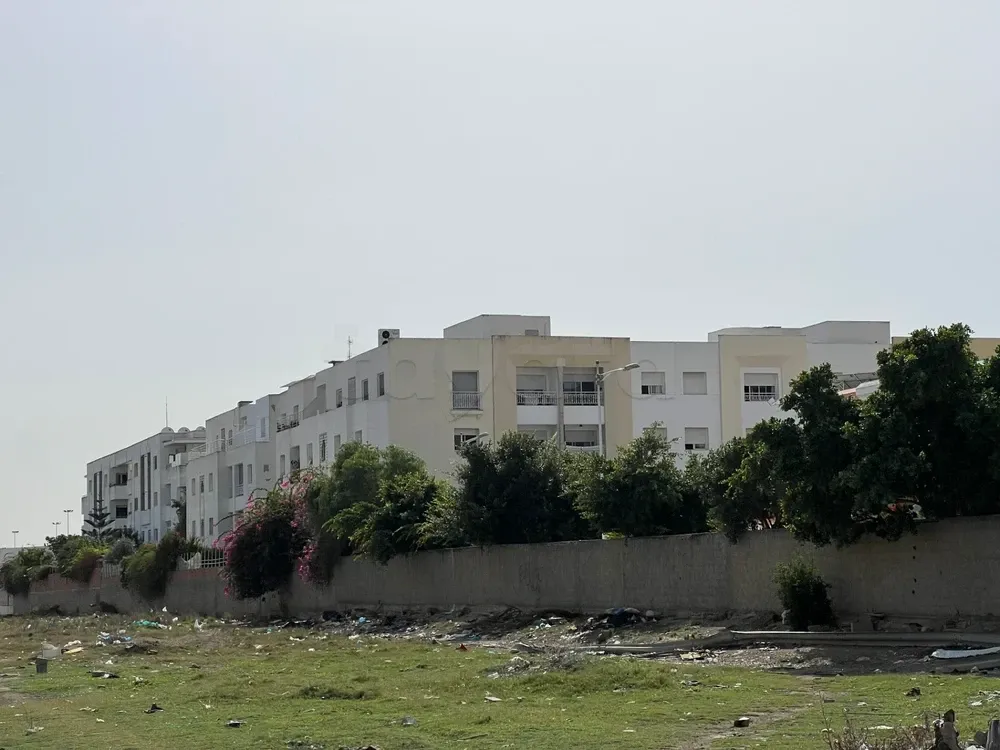 terrain titre foncier urbaine indivi situé côte carrefour la marsa