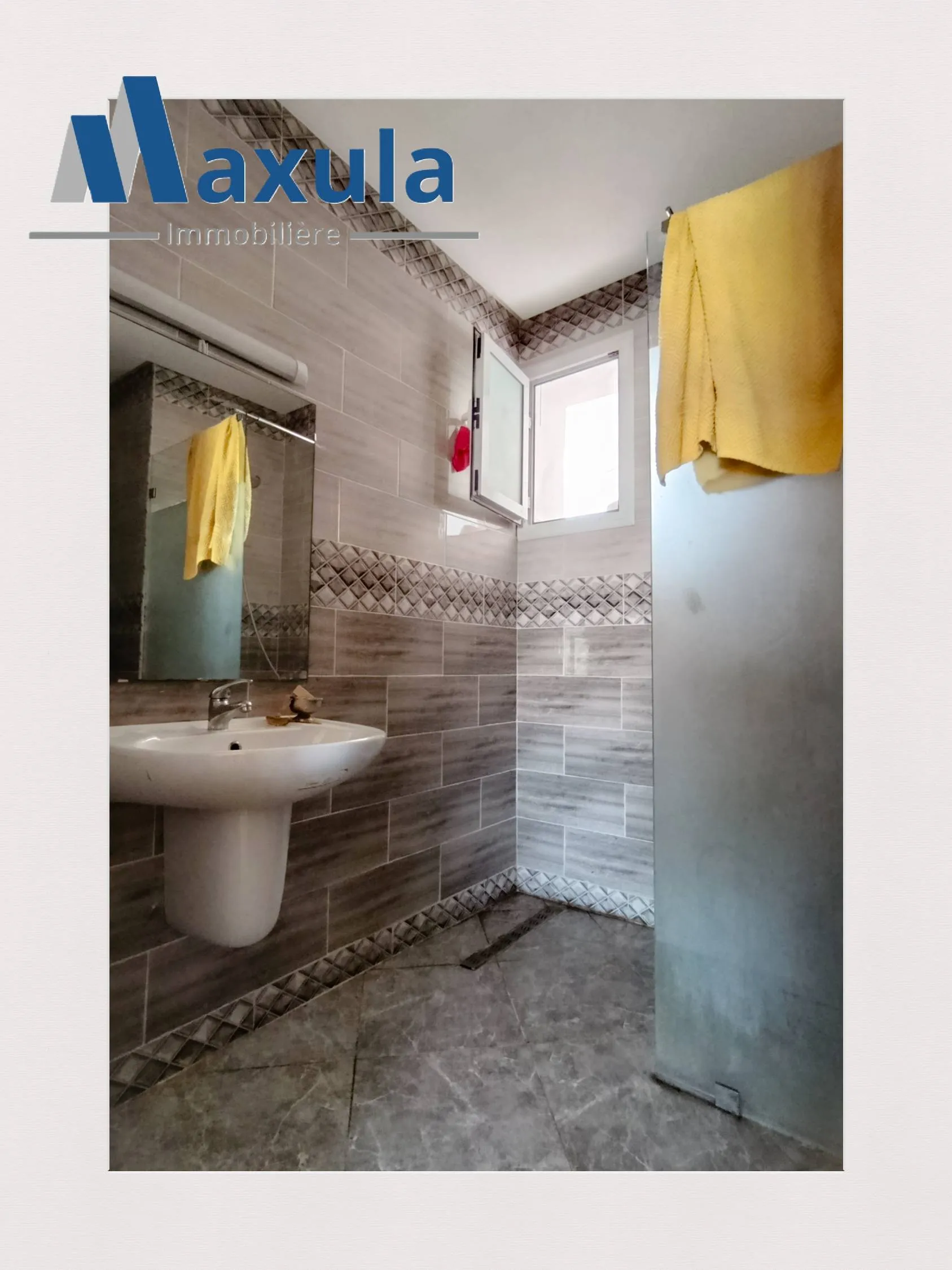 À VENDRE APPARTEMENT S+2 RÉNOVÉ À RADES SNIT (CHEMINOT)