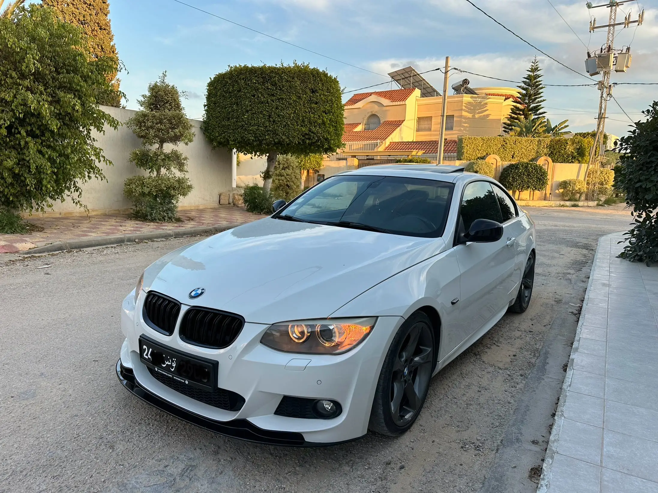 BMW série 320i coupé e92 restylé phase 2 kit M première main neuf