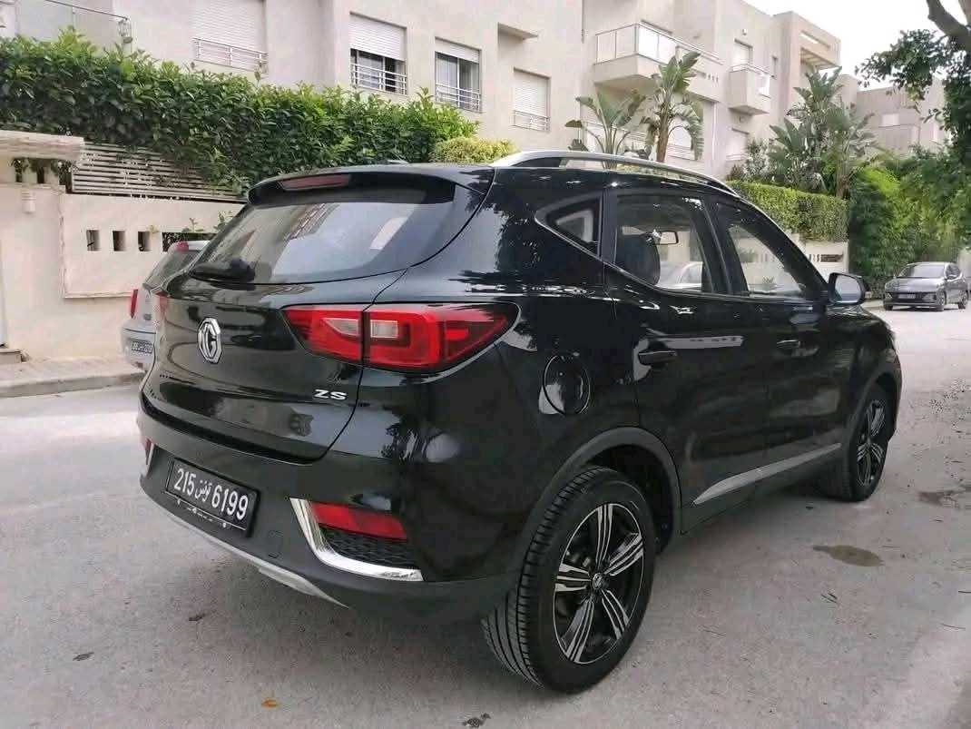 MG ZS BOÎTE AUTOMATIQUE PREMIÈRE MAIN