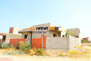 Villa S+3 à achever pour la vente à Mahdia