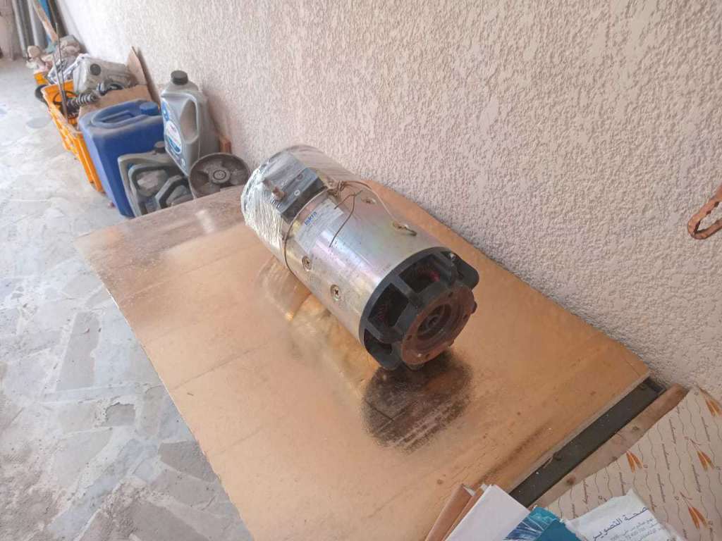 Moteur electrique pour entrainnement pompe de direction pour chariot elevateur electrique CAT EP16