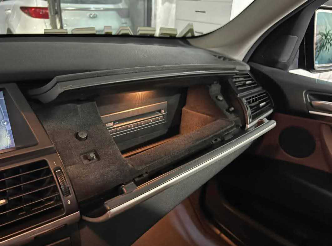 ⛔ BMW X5  3.5 XDrive ⛔
             On accepte l échange des voitures 