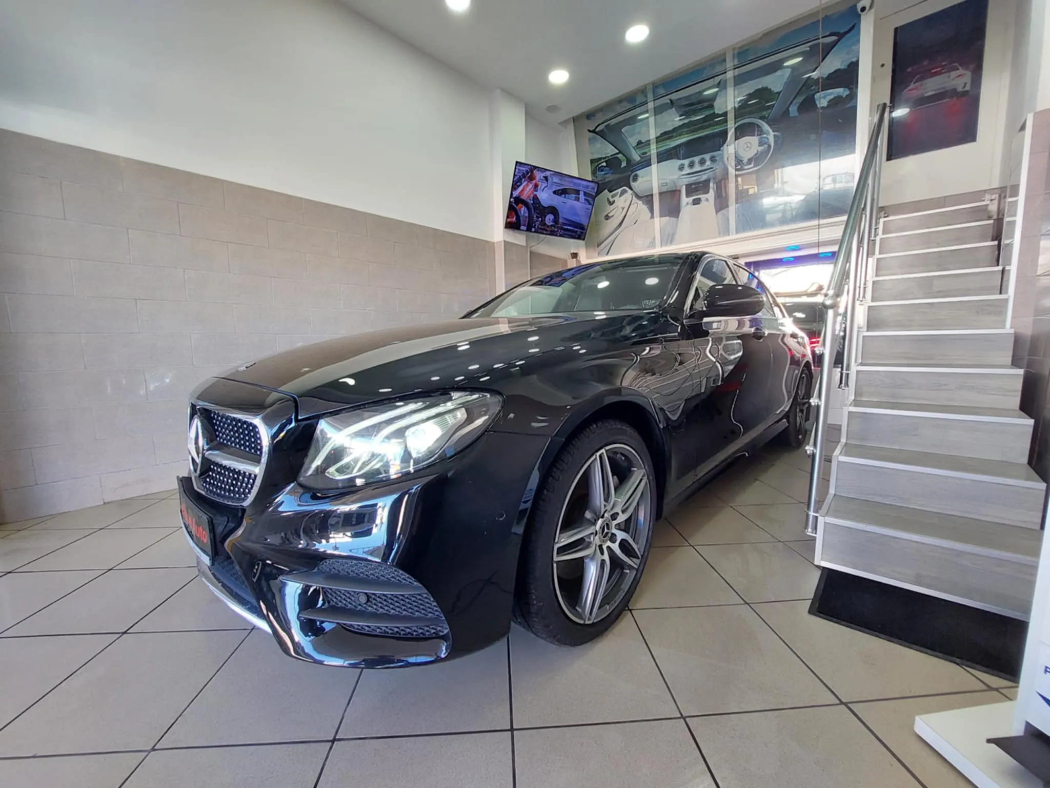 Mercedes-Benz E180 - Tel 98479647