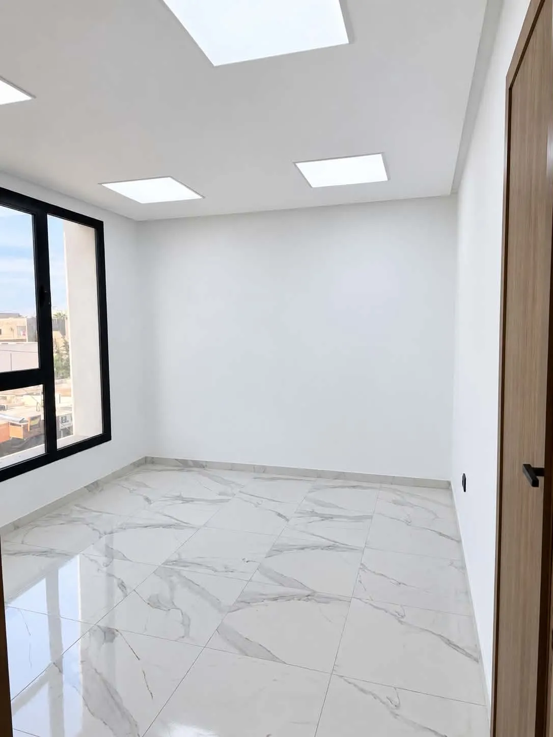 🔴⚫️ BUREAUX H+1 À LOUER – LAOUINA