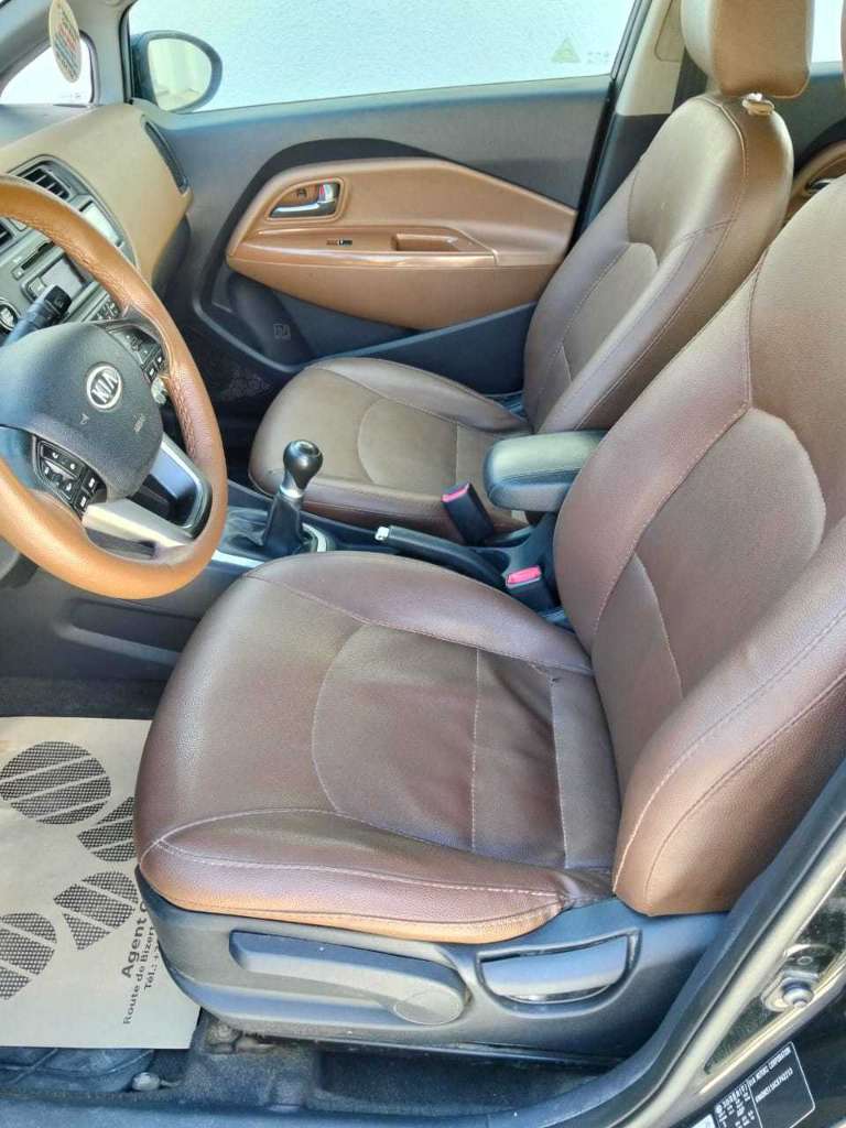 A vendre kia Rio en bonne état Essence année 2012