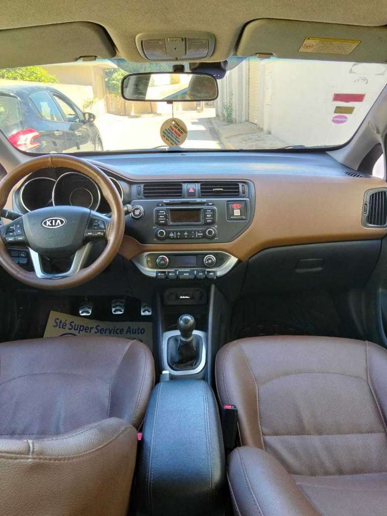 A vendre kia Rio en bonne état Essence année 2012