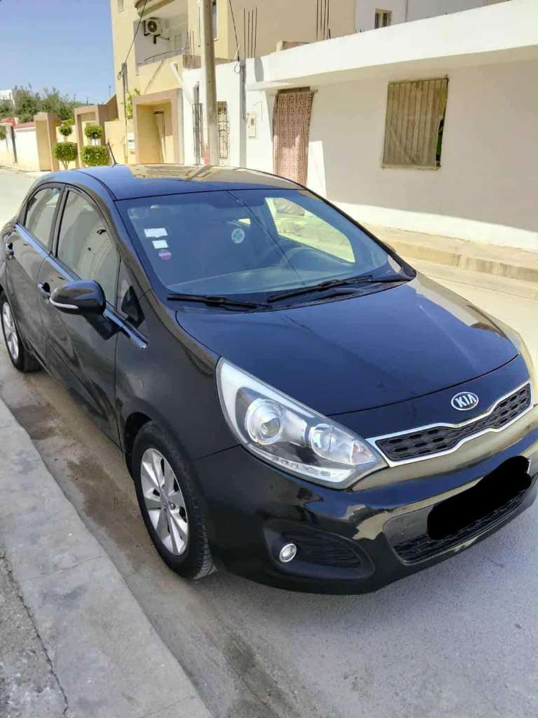 A vendre kia Rio en bonne état Essence année 2012