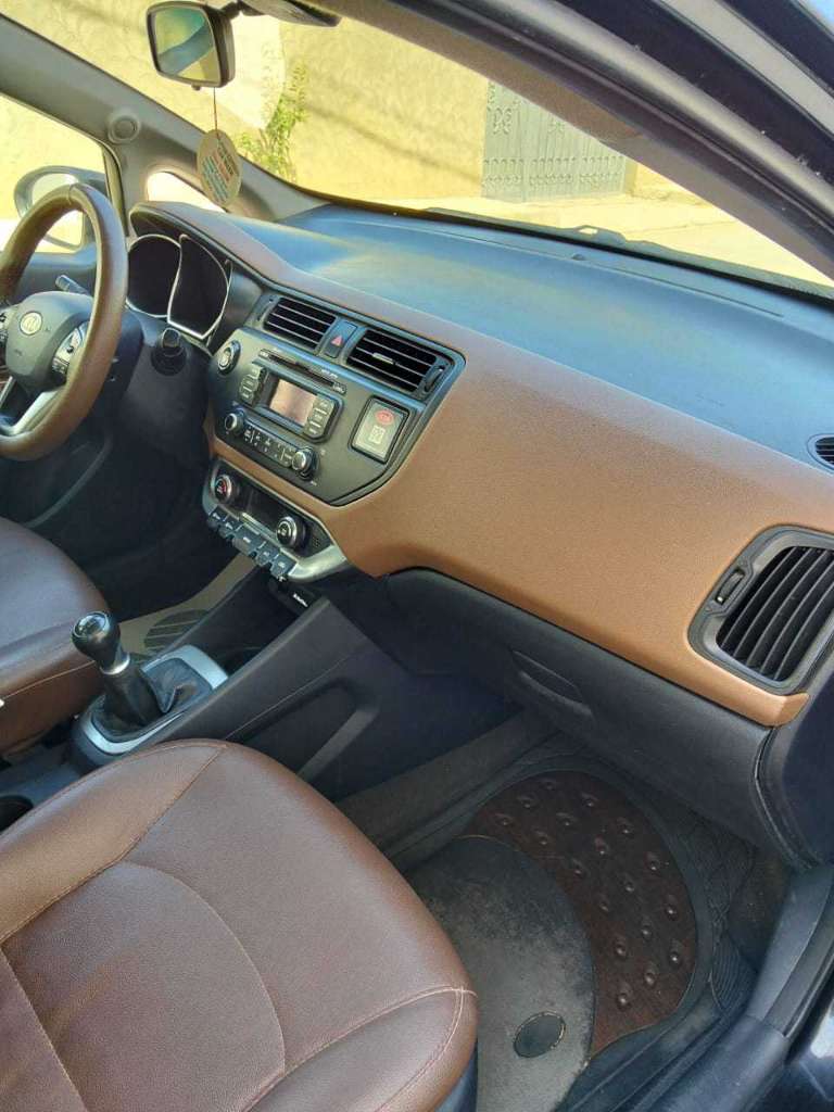 A vendre kia Rio en bonne état Essence année 2012