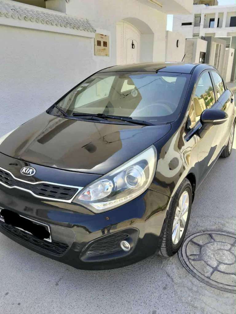 A vendre kia Rio en bonne état Essence année 2012