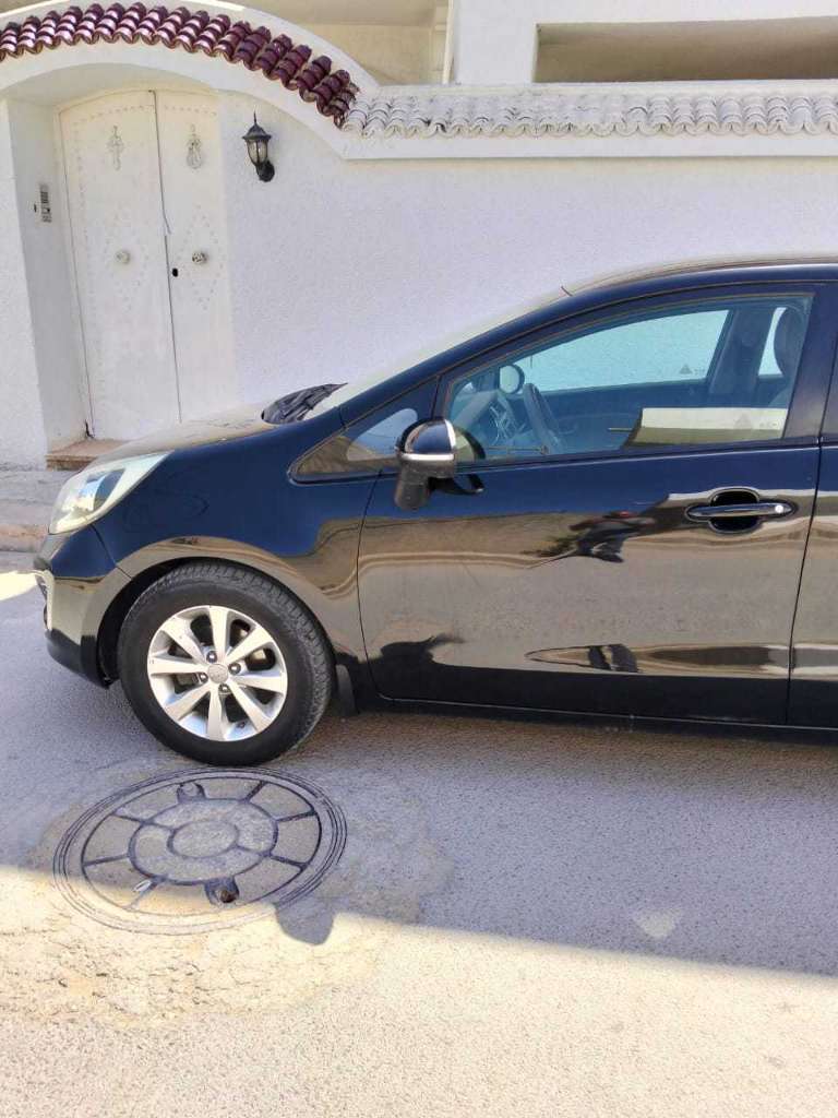 A vendre kia Rio en bonne état Essence année 2012