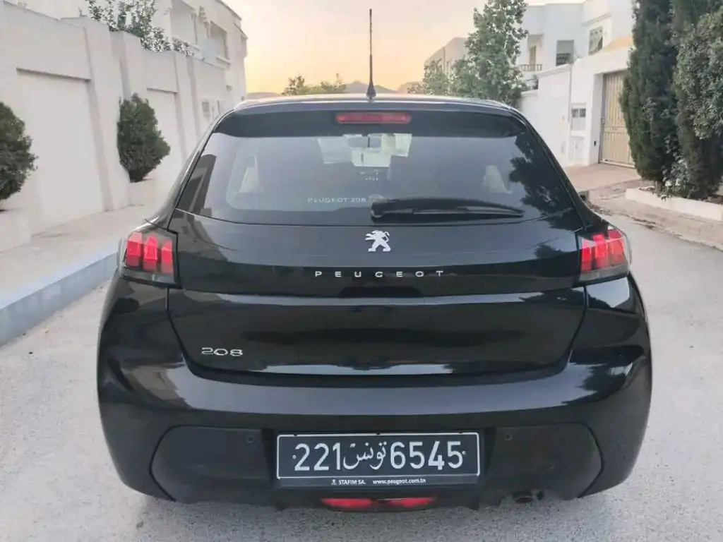 PEUGEOT 208 ALLURE PREMIÈRE MAIN