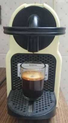 Machine à café NESPRESSO
